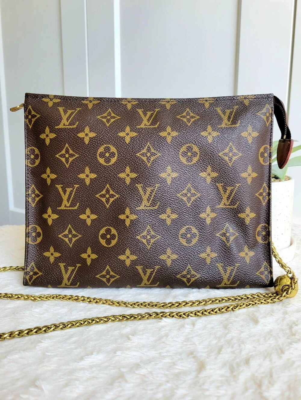 Louis Vuitton Monogram Toiletry 26 - Clutch Chain Shoulder Bag Crossbody